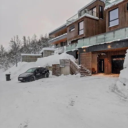 Northern Lights - With Amazing Views And Parking Lejlighed