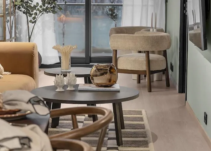 Northern Lights - With Amazing Views And Parking *