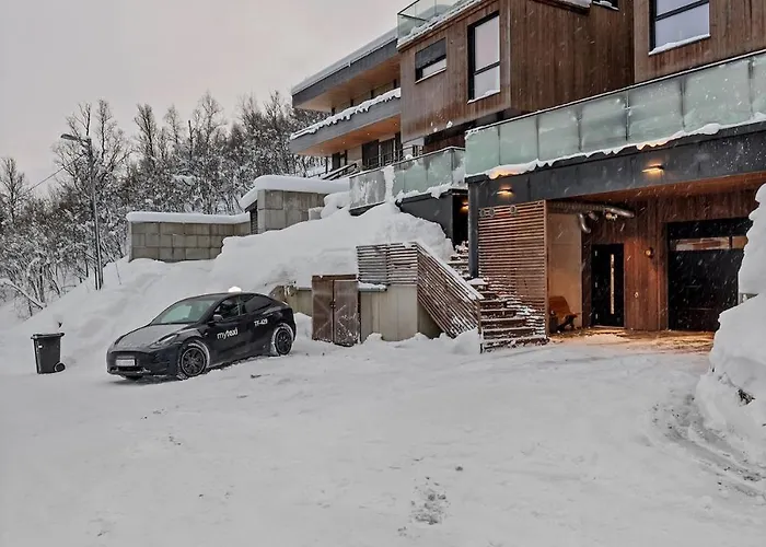 Northern Lights - With Amazing Views And Parking Lägenhet